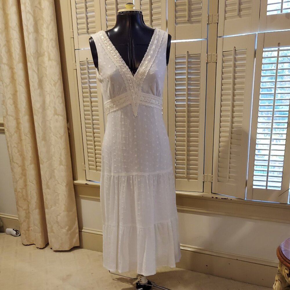 White Eyelet V-neck Beachy Casual Gauze Dress Size 4 Dressbarn